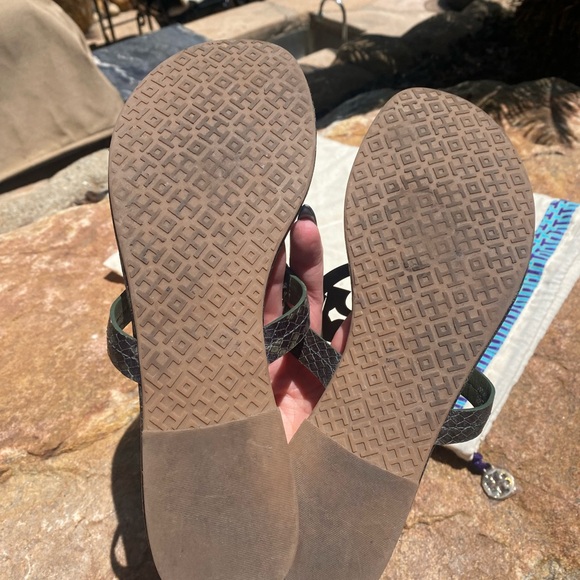 Authentic Green/gold  alligator print TORY BURCH miller sandal thongs - Picture 7 of 10